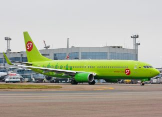 S7 Airlines Boeing 737-800 makes emergency landing in Novosibirsk with its two engines emitting flames