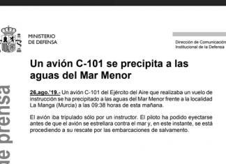 Video shows Spanish Air Force CASA C-101 Aviojet crashing into Mediterranean Sea near Murcia, Spain