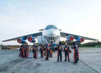 Simply stunning footage of the Aston Martin Red Bull Formula 1 Racing Team Zero G Pit Stop