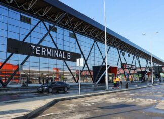 Moscow’s four airports temporarily closed over security concerns