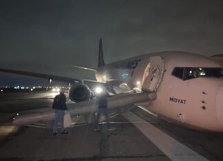 Turkish Airlines Boeing 737-800 suffers nose gear collapse during landing at Odessa, Ukraine