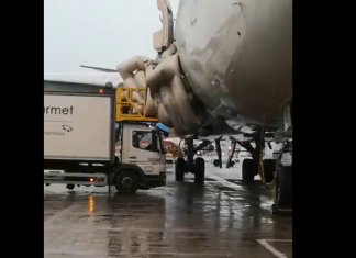 Six hours delay after inadvertent emergency slide deployment on Virgin Atlantic Boeing 747