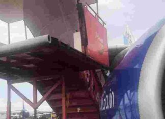 SpiceJet mobile stair slams into parked IndiGo aircraft at Mumbai Airport, India