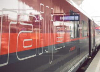 ÖBB and Austrian Airlines expand AIRail service to Innsbruck, enhancing connectivity to Vienna hub