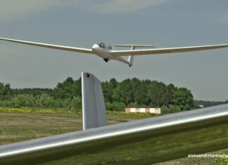 Two gliders collide over Genk, Belgium; pilots escape using parachutes Aviation files (check needed), Flickr images reviewed by File Upload Bot (Magnus Manske), Images with watermarks, Photographs by Aleksandr Markin, RA-1486G (Grob G 103)