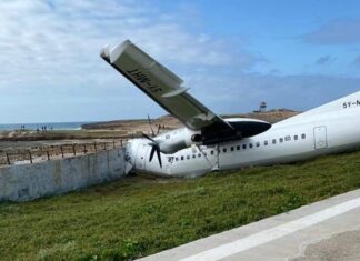 Silverstone Air Services Fokker 50 crashes during emergency landing at Mogadishu Airport, Somalia