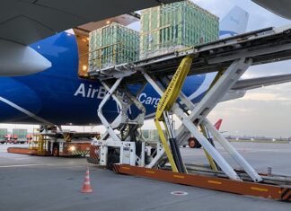 AirBridgeCargo completes the first charter flight with elite breeding pigs in a series of 17 flights under the charter programme