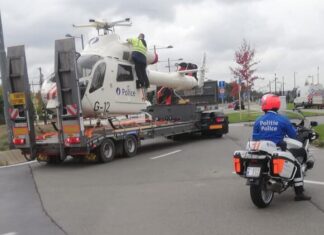 Exceptional transport for Belgian Police Air Support helicopter surprises passers-by