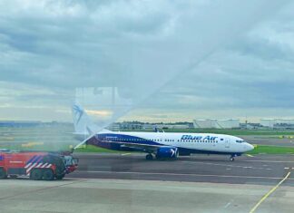 Blue Air celebrates the launch of the first direct low-cost service between Bucharest and Amsterdam