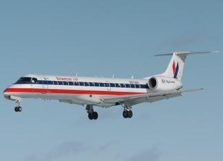 American Eagle Embraer ERJ-145LR suffers runway excursion during landing at Grand Bahama airport