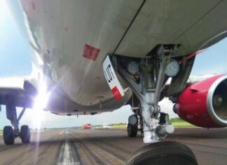 Batik Air Airbus A320 with a locked nose gear returns to Jambi Airport, Indonesia