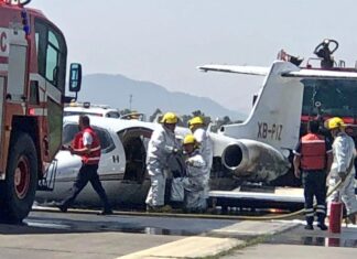 Learjet 25B private jet crash-lands at Mexican airport