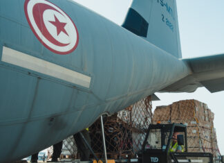 Belgian Defence helps Tunisia with emergency aid against COVID-19 loaded on Tunisian C-130