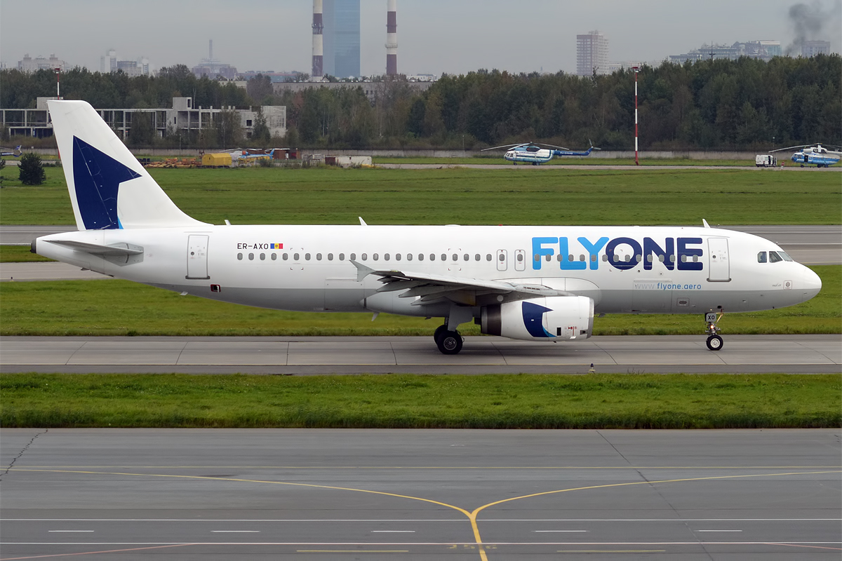 Flyone armenia купить. Самолёт Airbus a320. Airbus a320 Fly one. Аэробус а320 Fly one Armenia. Airbus a 320 flyone Armenia.