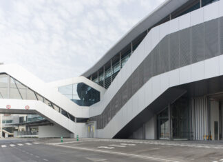 Storm disrupts operations at Valencia Airport, causing delays and cancellations