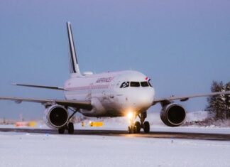 Air France inaugural flight from Paris was celebrated at Rovaniemi Airport