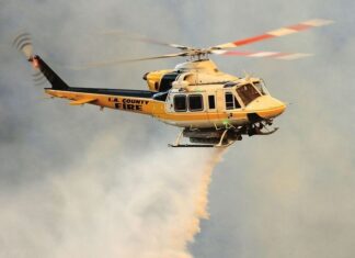 A helicopter that was fighting fires crashed in Patagonia, killing its two crew members