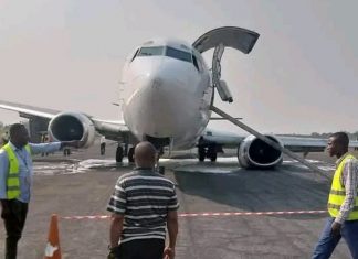 Gomair Boeing 737-300F suffers gear collapse on landing Kananga Airport, RDC