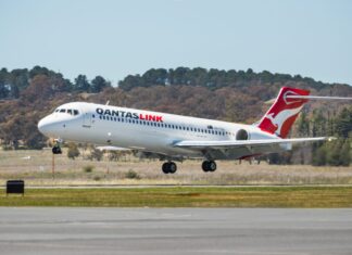 QantasLink Boeing 717 suffers engine failure upon departure Melbourne Airport