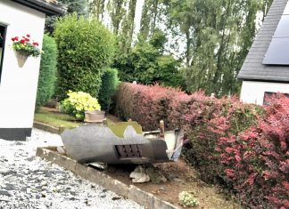 Engine part of Air Atlanta Icelandic Boeing 747-400 freighter falls on house in Belgium