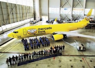 Boeing Delivers on 100th 737-800 BCF Order to AerCap