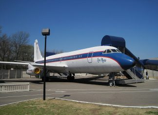 “Destined to Fly”: The story of pilot Ron Strauss – From Iowa to Elvis