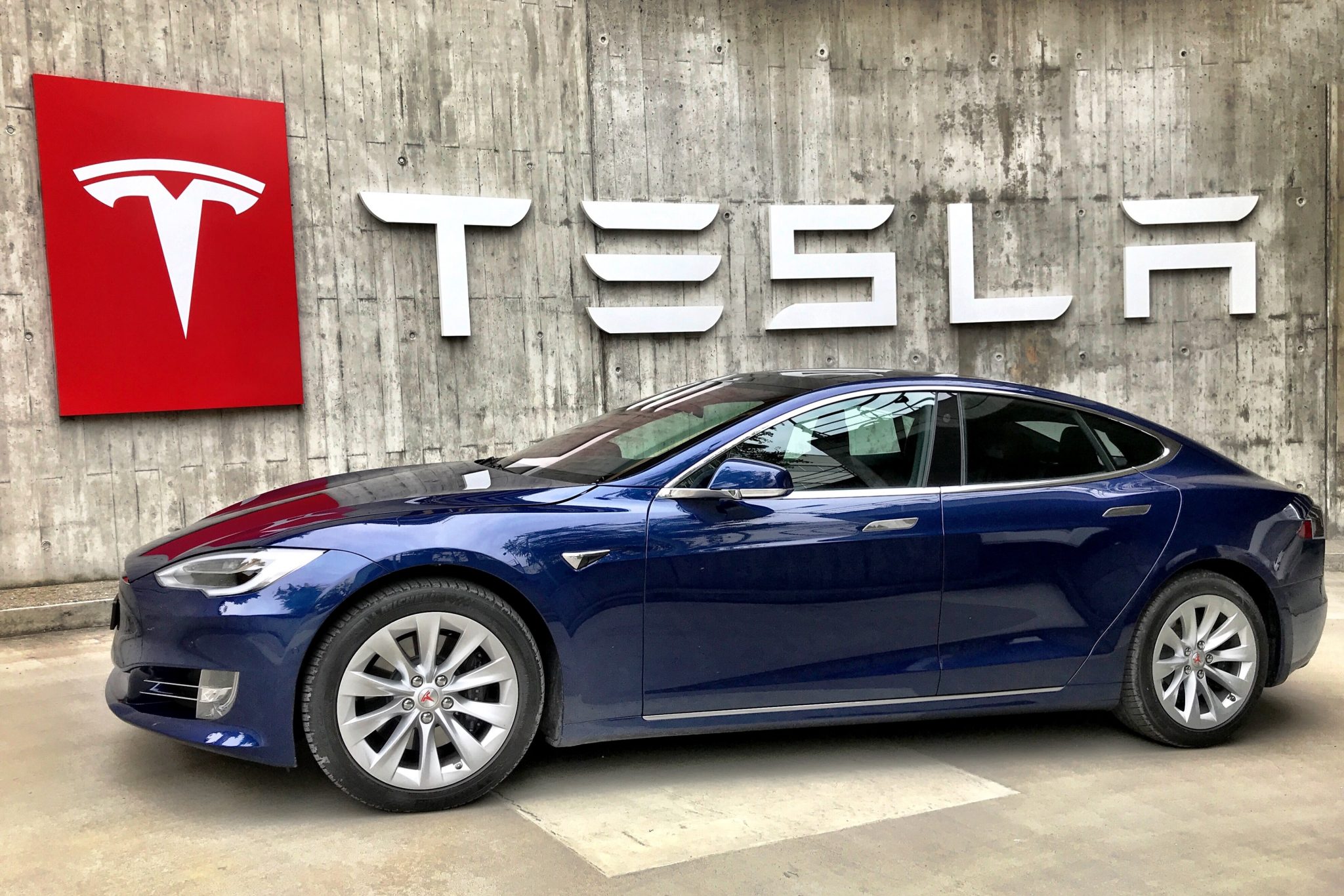 Photo by <a href="https://unsplash.com/@teslafansch?utm_source=unsplash&utm_medium=referral&utm_content=creditCopyText">Tesla Fans Schweiz</a> on <a href="https://unsplash.com/s/photos/elon-musk?utm_source=unsplash&utm_medium=referral&utm_content=creditCopyText">Unsplash</a>