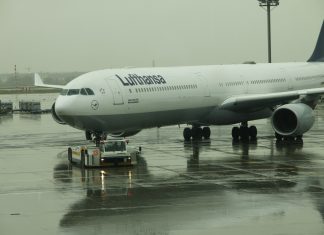 Lufthansa Airbus A340-600 in Frankfurt
