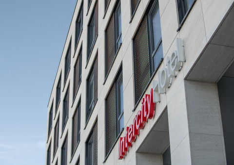 New hotel opens at Berlin Airport - Both terminals in walking distance ...