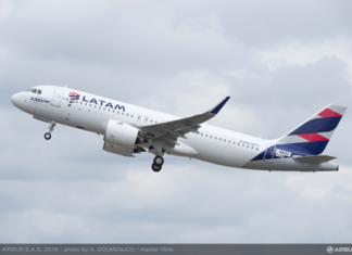 Two LATAM planes suffer bird strikes this Saturday within 50 minutes