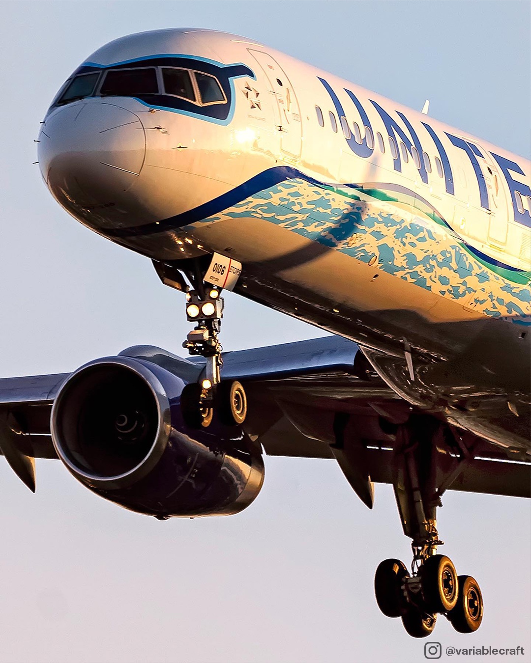 Man arrested for opening emergency exit and stabbing flight attendant on United Airlines flight