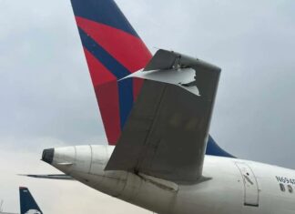 Aeroméxico Boeing 737 collides on the ground with a Delta Boeing 757 at Mexico City