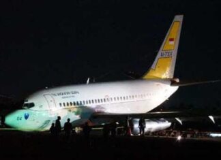 Indonesian Air Force Boeing 737-200 overruns runway at Mozes Kilangin Airport, Indonesia