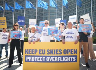 Ryanair exerts pressure with over a million signatures to protect overflying air traffic
