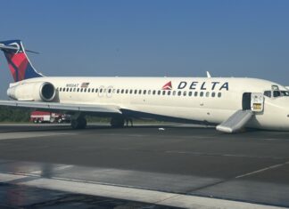 No injuries after Delta Air Lines Boeing 717 nose-gear up landing at Charlotte