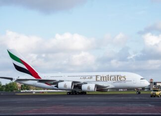 Emirates passengers complain of being kept on plane for 5 hours at Auckland Airport