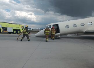 Grumman Gulfstream II makes nose-gear-up landing at Mexico City Airport