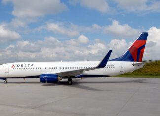 Delta Boeing 737 experiences wing flap damage during flight to Austin; no injuries