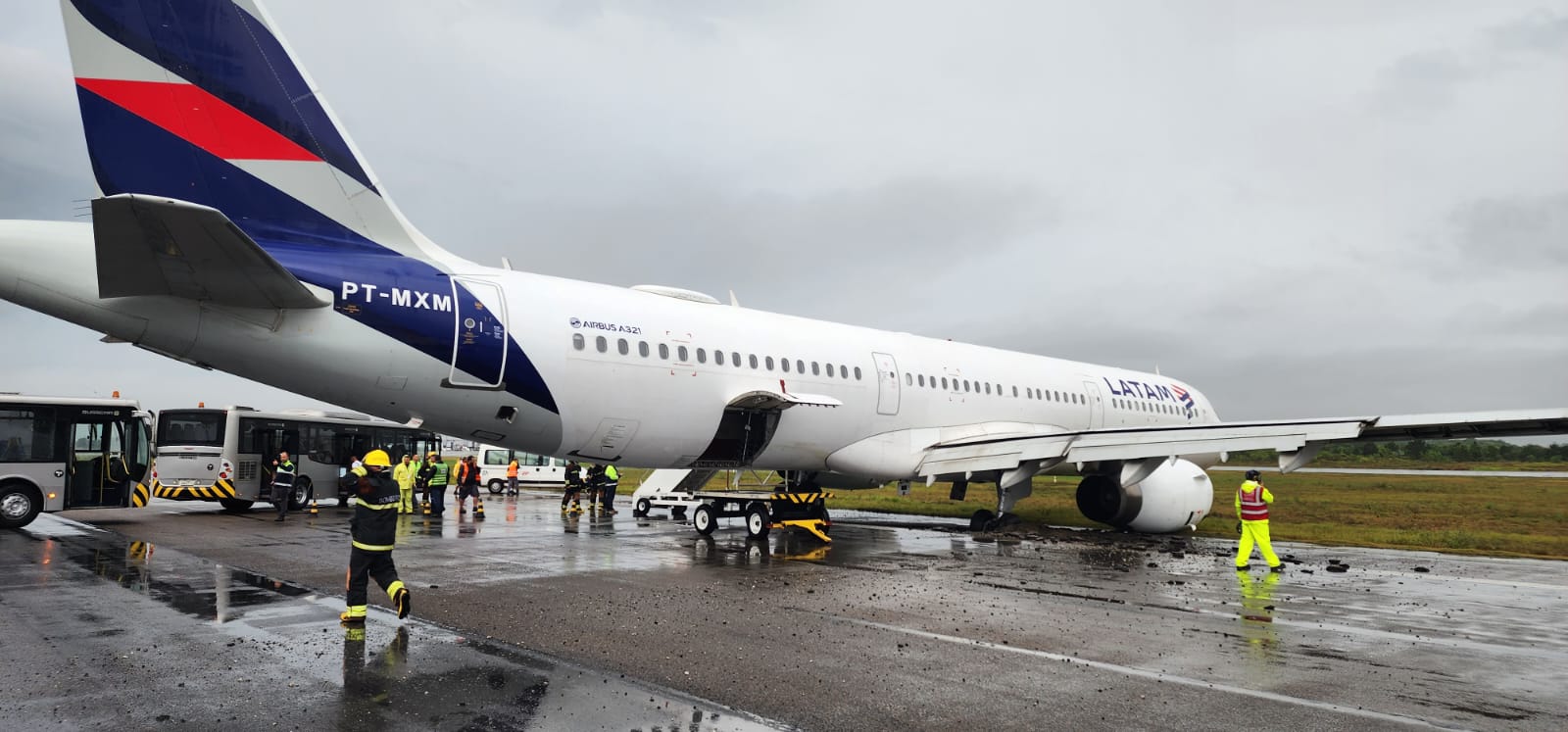 LATAM Brasil Airbus A321 skids off runway on landing Brazilian