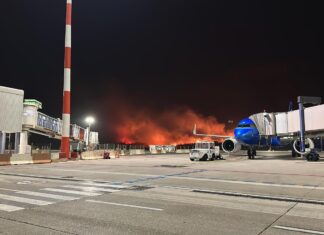 Palermo Airport in Sicily, Italy, closed until 11:00 due to fires nearby