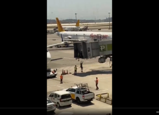 Two passengers still try to get on Anadolujet jet after the flight was closed