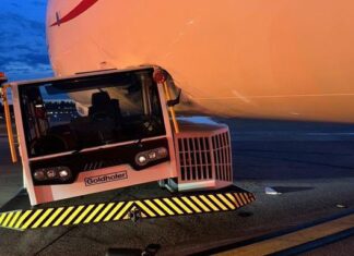 Aeromexico Boeing 737-800 gets damaged in towing incident