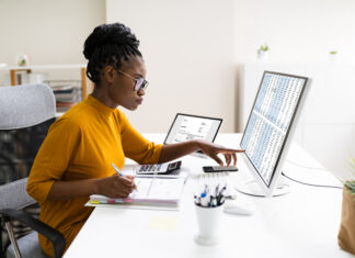 Embraer offers 50 technological qualification scholarships for women