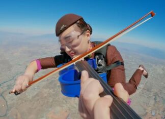 Watch how Etihad Airways did the impossible: a mid-air orchestra in skydiving stunt