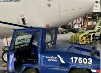 Ground vehicle slams into parked United Airlines Boeing 737-900 at Chicago O’Hare, Ill., USA