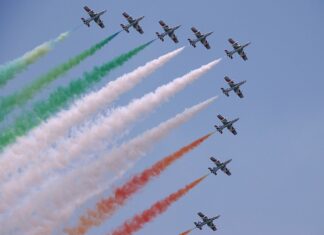 Crash of a plane of Italian aerobatic team “Frecce tricolori” kills child on the ground