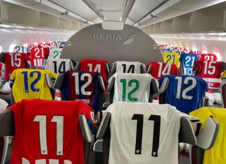 350 T-shirts of 20 LALIGA teams for passengers on Iberia flight IB6585 to Bogotá