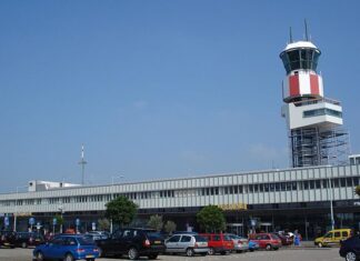 Safety incident at Rotterdam Airport: man rams through entrance barriers with his car – One flight diverted