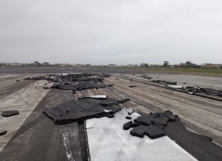 Runway pavement detaches during take-off roll GOL Linhas Aereas Boeing 737-800