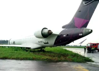 ValueJet Mitsubishi CRJ-900LR ends up in soft ground behind Port Harcourt runway